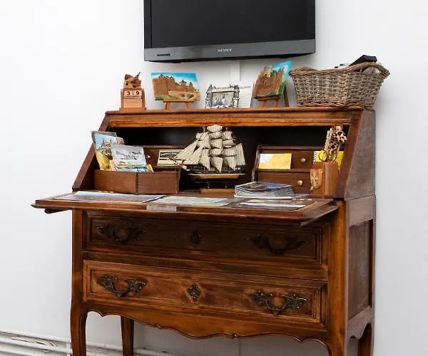 Cote De La Cite Medievale *